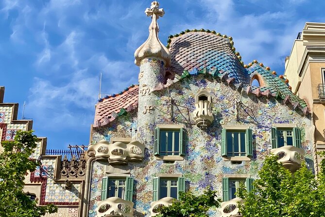 Gaudí and Barcelona Legends Walking Tour - Casa Milà and the beginning of the route