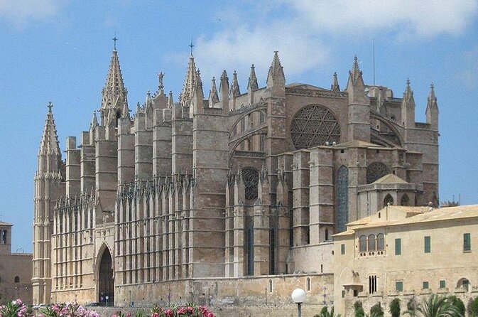 Gaudí and Modernist Art: Guided Tour in Palma de Mallorca - Key points to know before booking