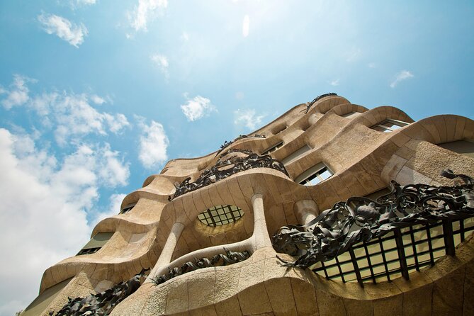 Gaudí and Sagrada Familia Private Tour in Barcelona - Casa Batlló and the dragon-like façade