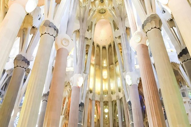 Gaudí Essential : Sagrada Familia Guided Tour - Clothing, timing, and practical limits