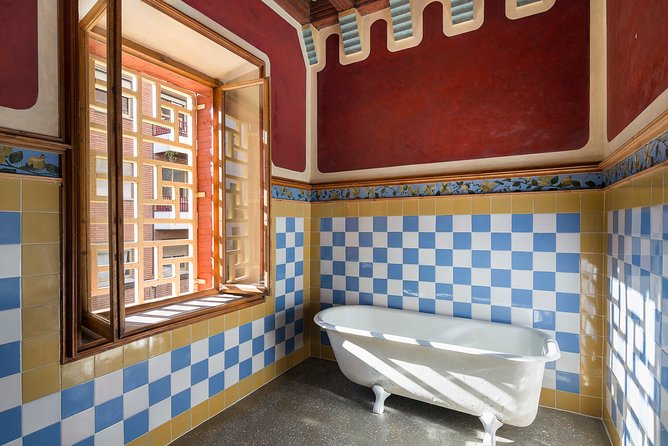Gaudi´s Casa Vicens Skip the Line Ticket with Audioguide - The audio guide and the headphone problem