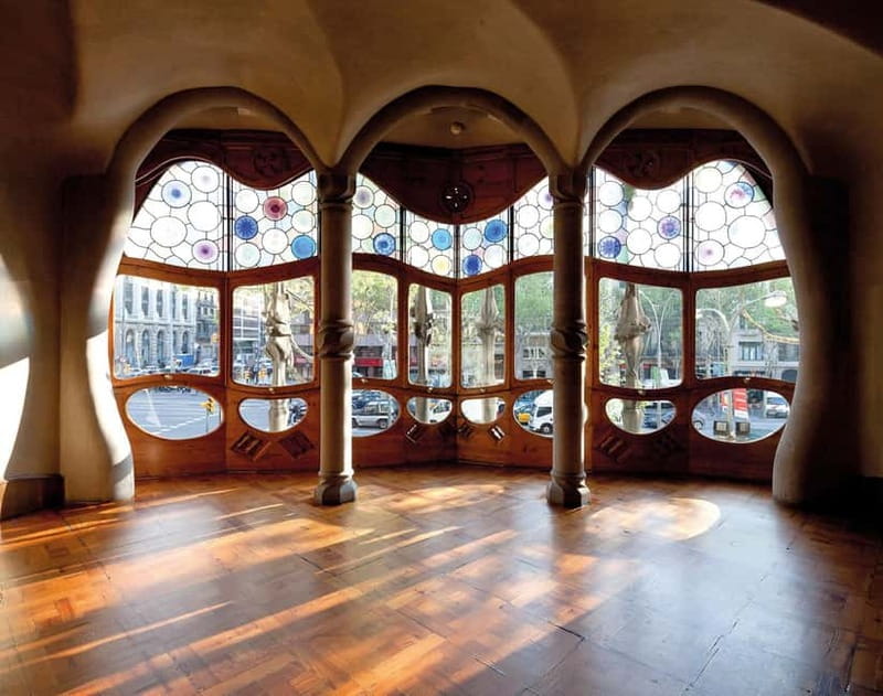 Gaudi's legacy.Exclusive tour to Park Güell & Casa Batlló - Starting at Park Güell, where Gaudí turns nature into architecture