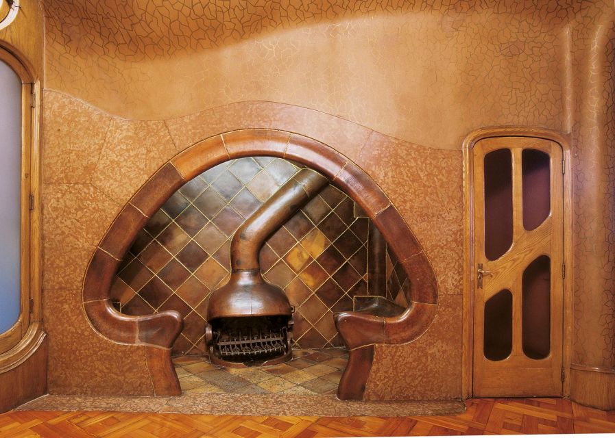 Gaudi's legacy.Exclusive tour to Park Güell & Casa Batlló - Small details that make the day go better