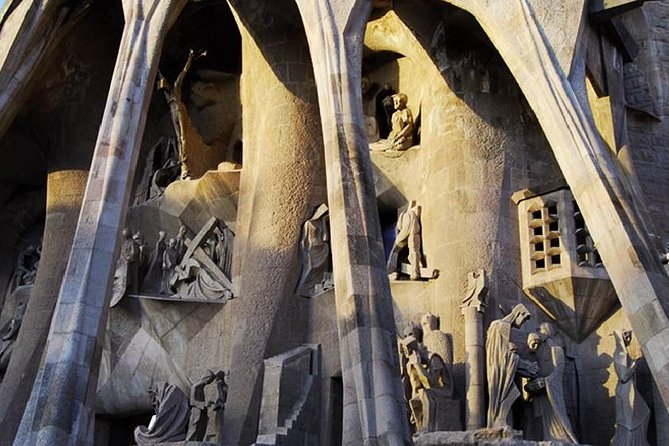 Gaudi's Modernist Legacy: Small Group Walking Tour - Ending at Sagrada Família