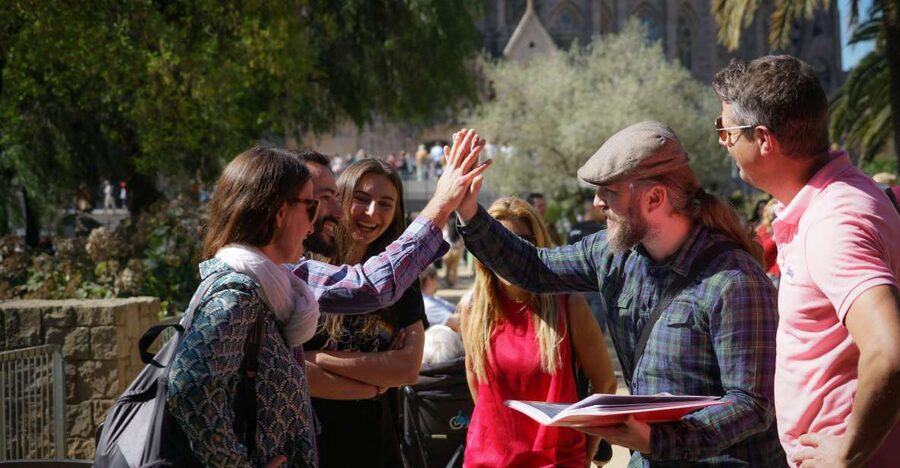 Gaudi UNESCO Highlights - 4h Small Group Bike Tour - Key points at a glance