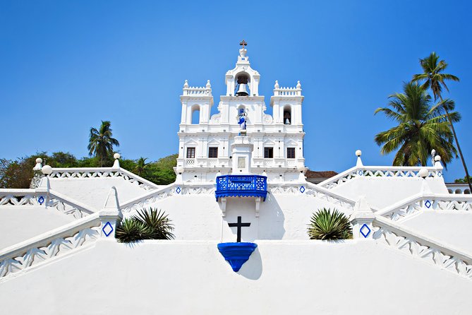 Goa Walking tour: History, Culture, Art and architecture - Beer or cashew feni in Fontainhas