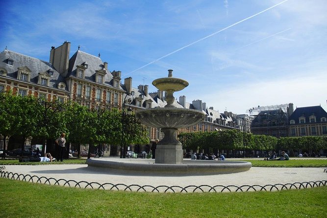 Gothic Paris - Castles & Cathedrals (Marais History Walk-Small Group Tour) - Why the private format matters