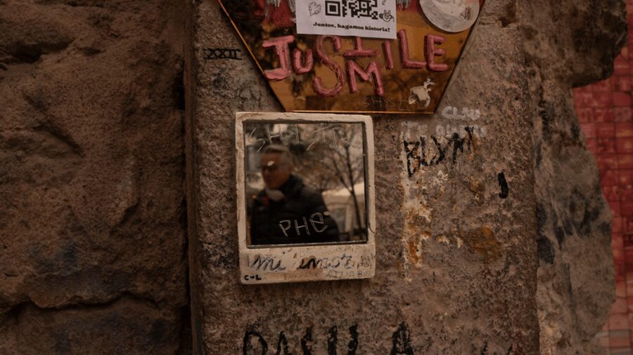 Gothic Quarter and Born District: Photographic Workshop - Reading Barcelona’s political squares