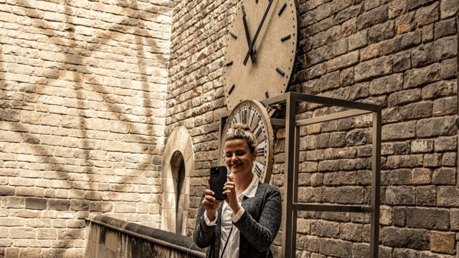 Gothic Quarter and Born District: Photographic Workshop - Meeting Tirma at Plaza de Carles Pi i Sunyer