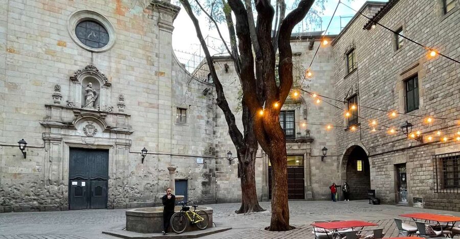 Gothic Quarter and Old City - Why this two-hour walk works well at sunset