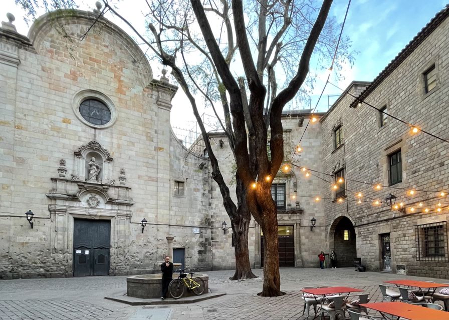 Gothic Quarter and Old City - Starting at Font de Canaletes and entering the Old City