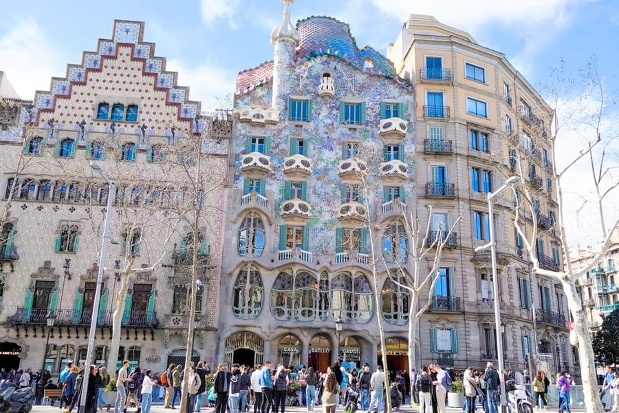 Gothic Quarter & Gaudí's Treasures Small-Group Tour - Meeting outside Starbucks