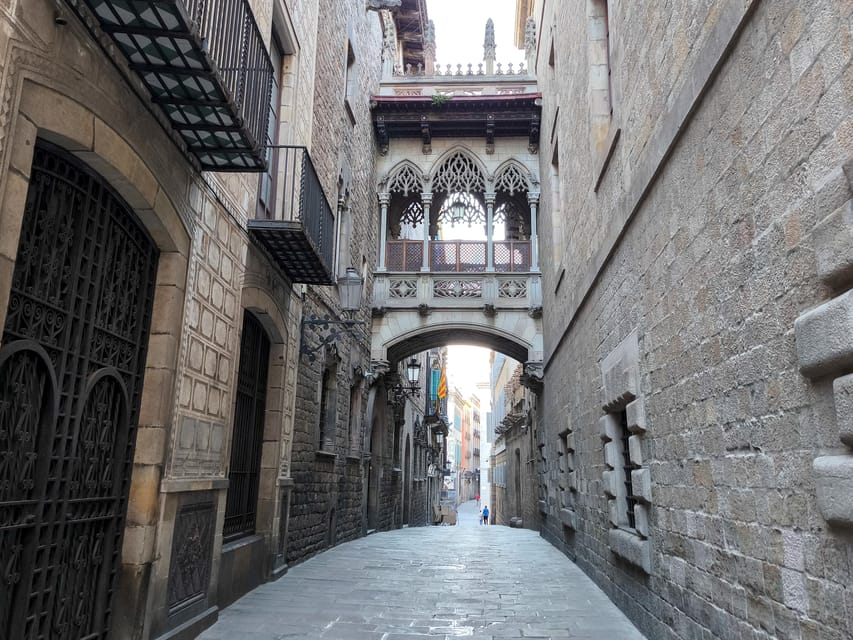 Gothic Quarter & Gaudí's Treasures Small-Group Tour - What the guides add to the walk