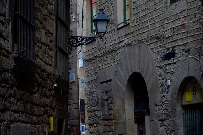 Gothic Quarter Insights & Tapas Experience - Plaça Nova and the first look at Barcino