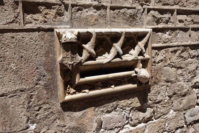 Gothic Quarter Insights & Tapas Experience - Placeta del Pi and the old church cemeteries