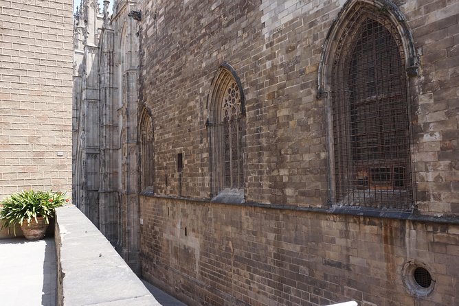 Gothic Quarter Insights & Tapas Experience - Plaça del Rei and medieval royal power