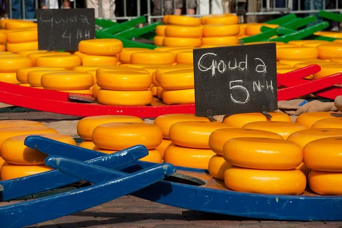 Gouda Private Walking Tour: History, Architecture & Cheese - A short walk through Gouda’s old center