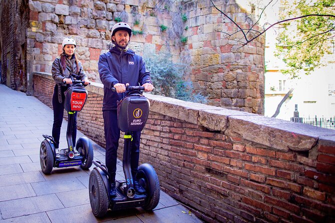 Gran Gaudi - 3H Segway tour - Arc de Triomf and the old city entrance