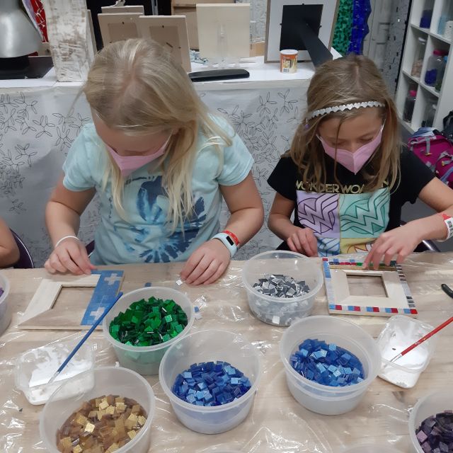 Guided Gaudí’s Trencadís Mosaic Workshop in Barcelona - Who should book this Barcelona workshop?