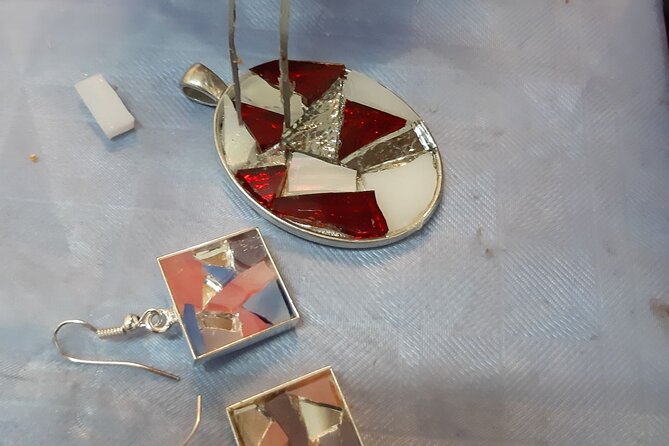 Guided Tiffany Jewellery Workshop in Barcelona 2 Hours - Why the small group matters