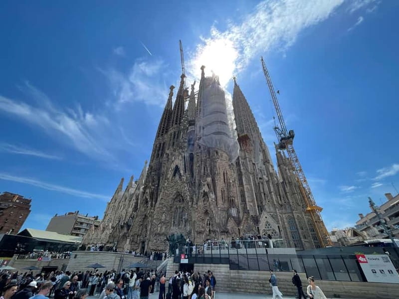 Guided Tour of Sagrada Familia - Gaudi's dream - Why the Sagrada Família is easier to understand with a guide
