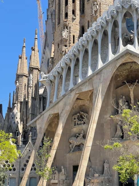 Guided Tour of Sagrada Familia - Gaudi's dream - Meeting outside Kurz&Gut Gaudi restaurant
