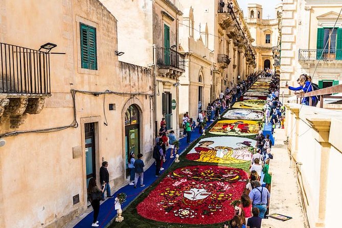 HALF DAY Excursion - Noto BAROQUE - The cathedral and the visual center of Noto