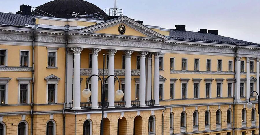 Helsinki: Architecture Walking Tour with Expert - Saarinen’s railway station and architecture made public