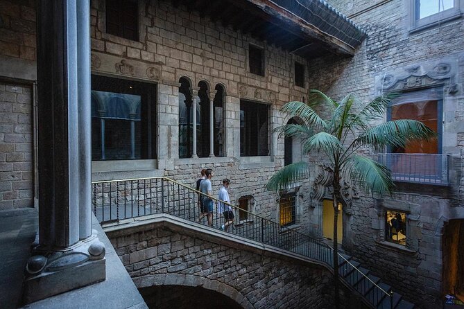Historical and Modernist Bike Tour Barcelona - Why a bike is a smart way to see central Barcelona