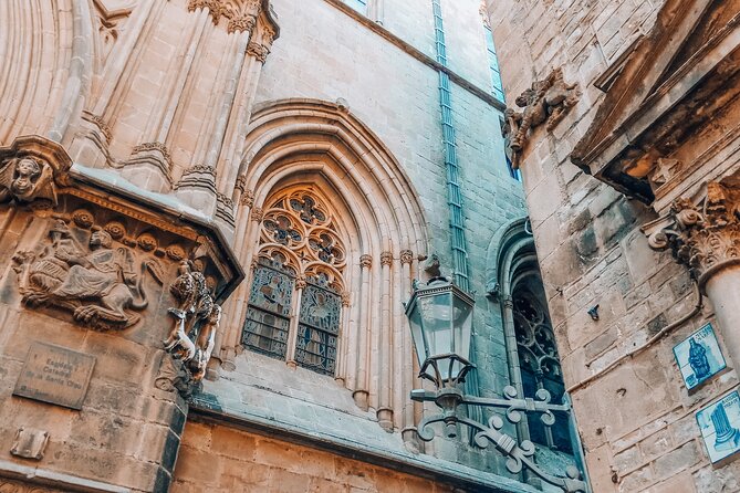 Introduction to Barcelona's Old Town Gothic Quarter Walking Tour - Santa Maria del Mar and the city built by working people