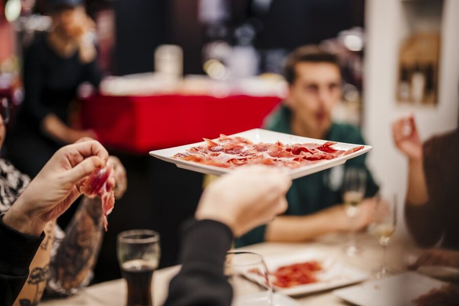 Jamón Experience Master Plus: Ham, Wine & Cheese Tasting - What the strongest guide-led sessions provide