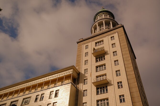 Karl-Marx-Allee Tour: Life and Architecture in East Berlin - Laubenganghäuser and the road not taken