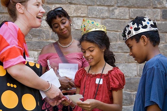 Kids and Family Gothic Quarter Walking Tour in Barcelona - Plaça de Sant Jaume and royal stories