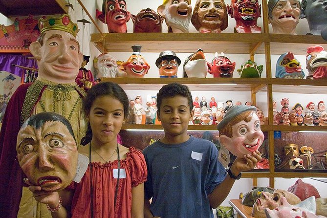 Kids and Family Gothic Quarter Walking Tour in Barcelona - Barcelona Cathedral and the first Gothic Quarter stories