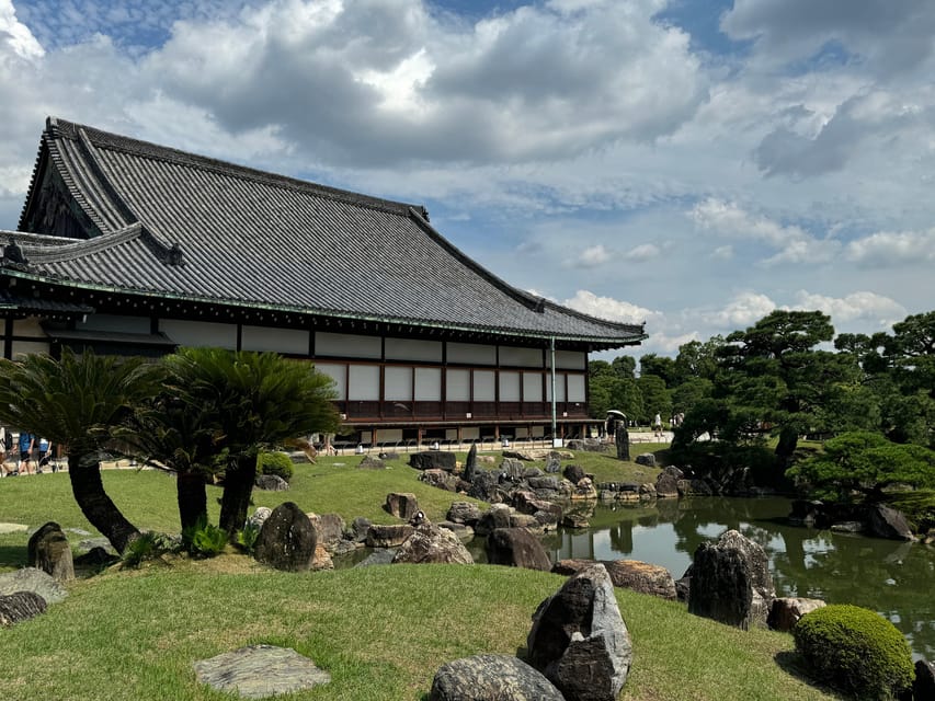 Kyoto: Nijo Castle & Gardens 2-Hour Guided Tour - What the guides add to the visit