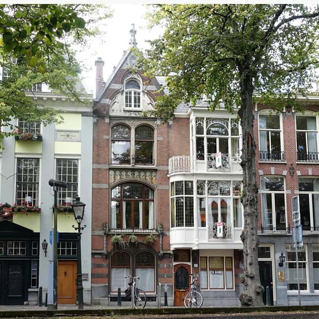 La Haye: "Art Nouveau" guided tour - The first viewpoint: learning how to look up