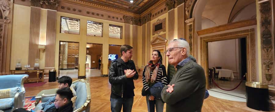 Los Angeles: Downtown History & Architecture Walking Tour - The Bradbury Building in 20 minutes
