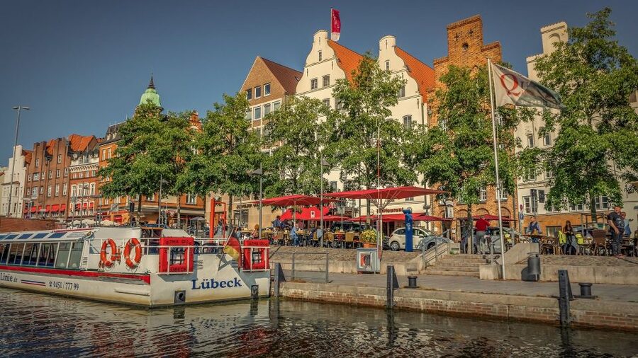 Lübeck: Private Historical and Architectural Walking Tour - Buddenbrook House and the Mann family