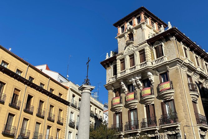 Madrid Historic with an architect : Arabs, Austrias and Bourbons - Plaza de Ramales and two old churches