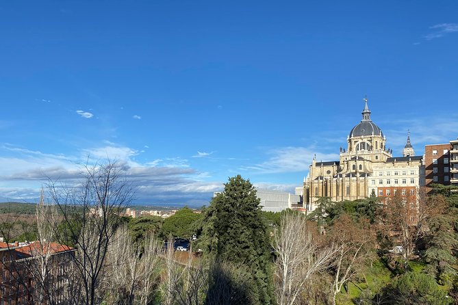Madrid Historic with an architect : Arabs, Austrias and Bourbons - Plaza de la Villa and the old civic center