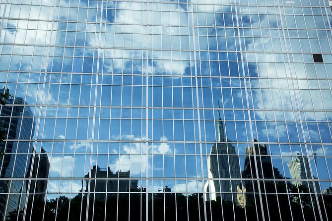 Manhattan Architecture Photography Tour - Bryant Park: an open frame for the Empire State Building