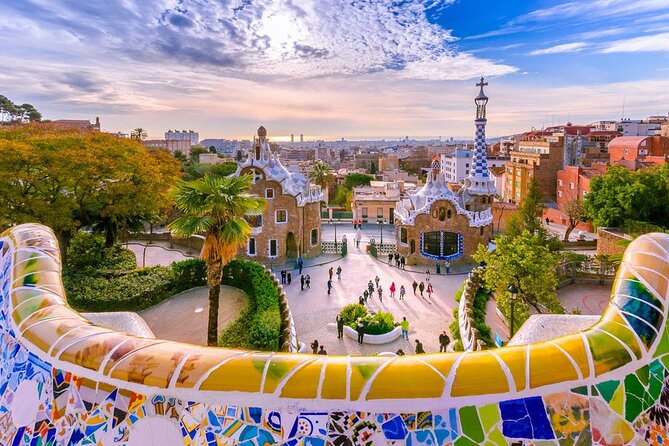 Max 6 People Full-Day Tour Barcelona, Sagrada Familia, Parc Guell - Starting with Roman stones in the Gothic Quarter