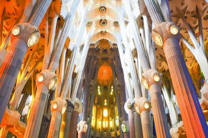 Max 6 People Full-Day Tour Barcelona, Sagrada Familia, Parc Guell - A short taxi ride to Park Güell