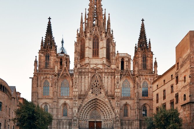 Max 6 People Full-Day Tour Barcelona, Sagrada Familia, Parc Guell - Barcelona Cathedral and its rooftop view