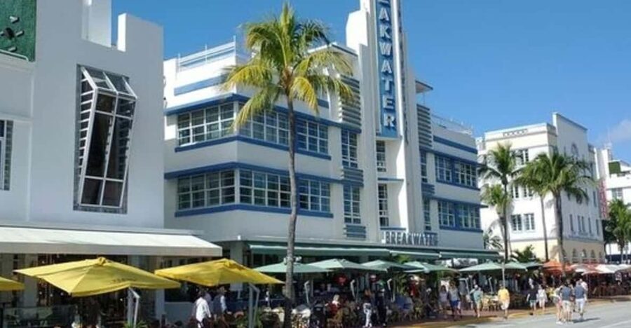 Miami : Art Deco & South Beach Walking Tour with a Guide - Why South Beach makes a good walking tour
