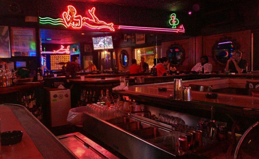 Miami Beach Bar Tour: Art Deco & Neon Lights with Historian - Short walks through Miami Beach after dark
