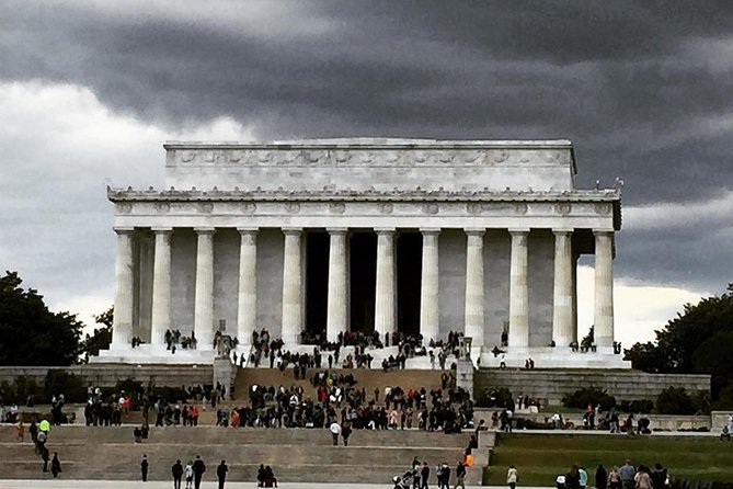 Monuments and Memorials Architectural Walking Tour - Arriving at the Lincoln Memorial