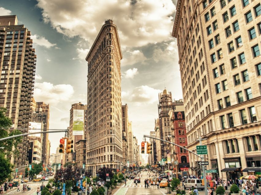 New York City: Flatiron Food, History, and Architecture Tour - Roman-style pizza and the Eataly introduction
