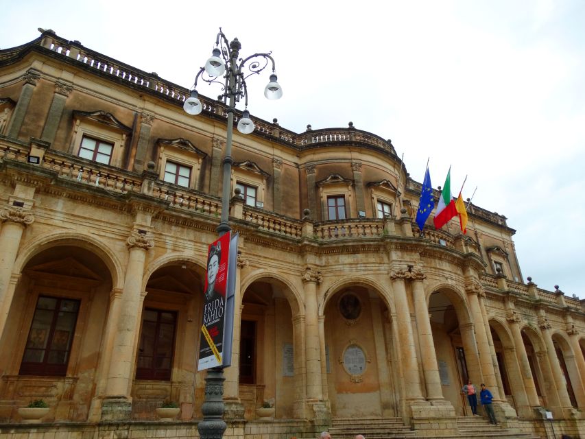 Noto: Sicilian Baroque Architecture Guided Walking Tour - Palazzo Ducezio and the visual tricks of the town hall