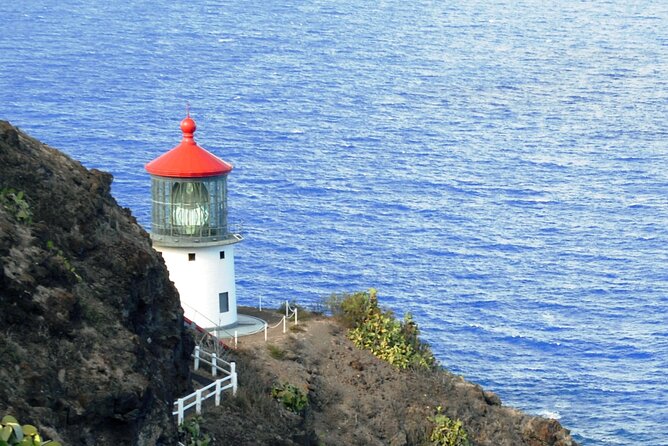 O‘ahu Highlights Private Guided Tour: Landmarks & Architecture - Nuʻuanu Pali adds drama and difficult history